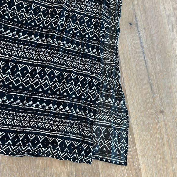 Black and White Patterned Skirt - Picture 2 of 5